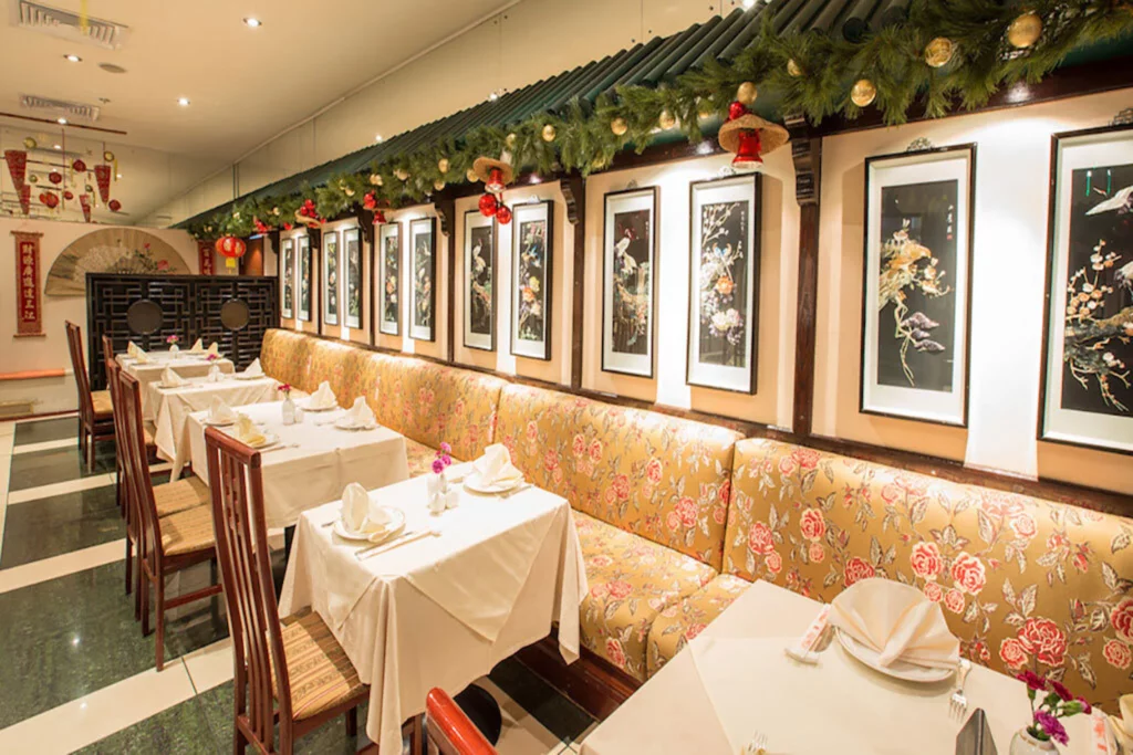 Интерьер/Экстерьер/Банкетная зона/Бар/Стол для двоих/Вход/Главный зал/Lounge зона ресторан China Garden фото