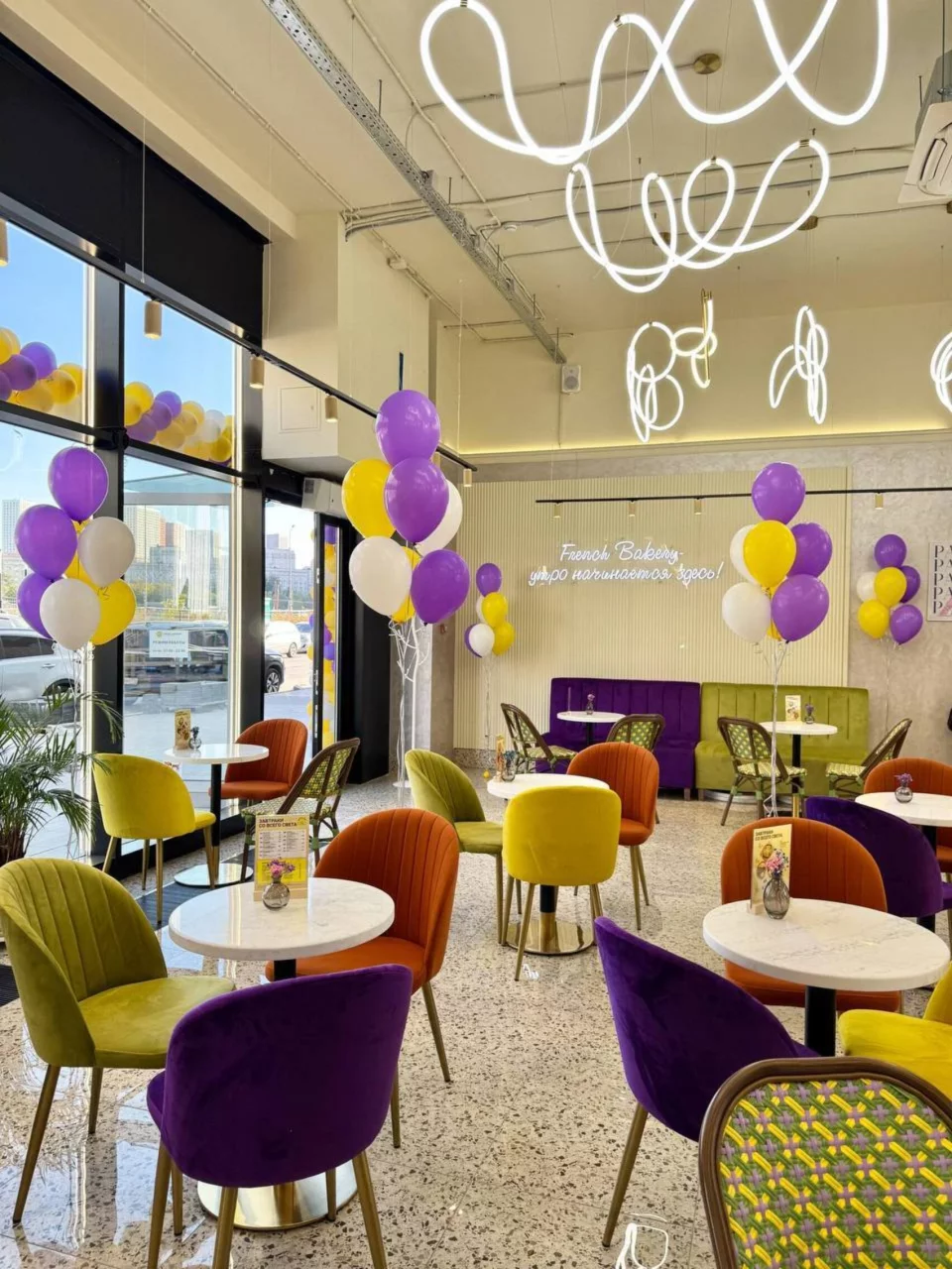 Интерьер/Экстерьер/Банкетная зона/Бар/Стол для двоих/Вход/Главный зал/Lounge зона пекарня French Bakery SeDelice фото