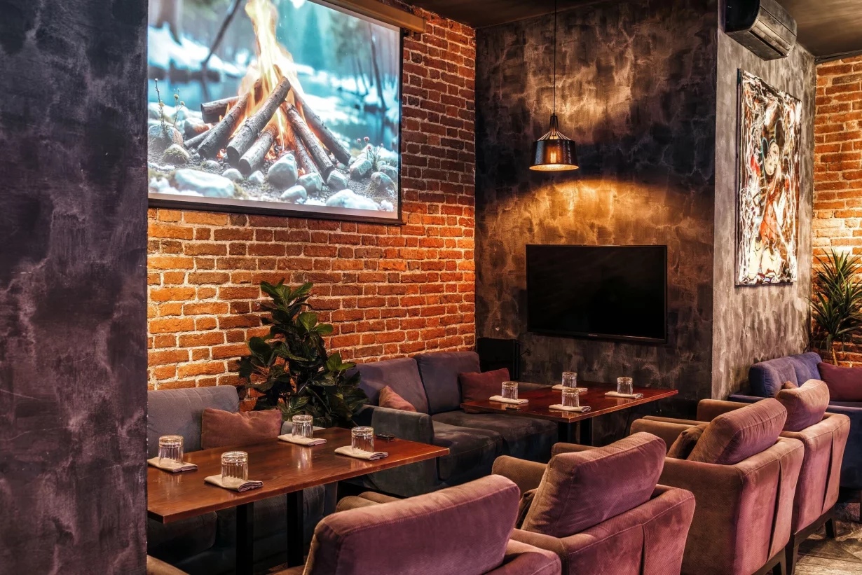 Интерьер/Экстерьер/Банкетная зона/Бар/Стол для двоих/Вход/Главный зал/Lounge зона ресторан Look фото