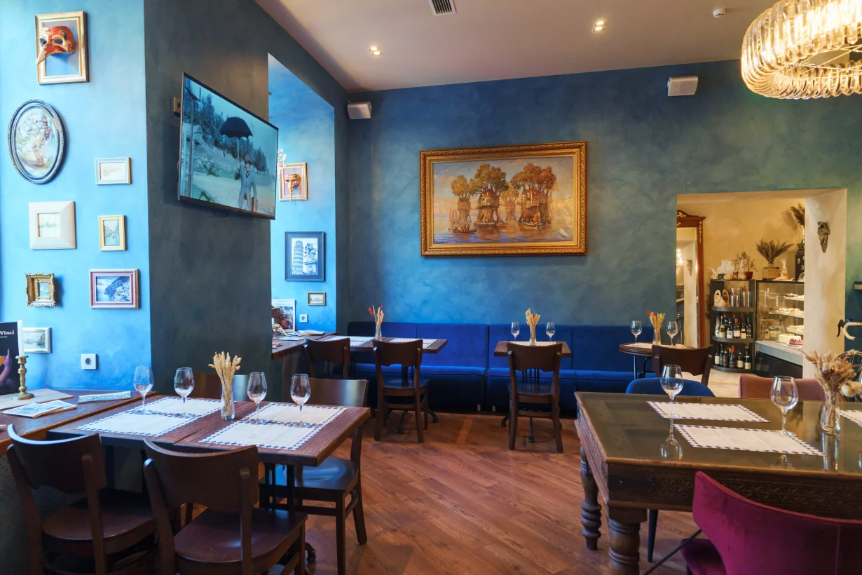 Интерьер/Экстерьер/Банкетная зона/Бар/Стол для двоих/Вход/Главный зал/Lounge зона ресторан Sapori di Italia фото