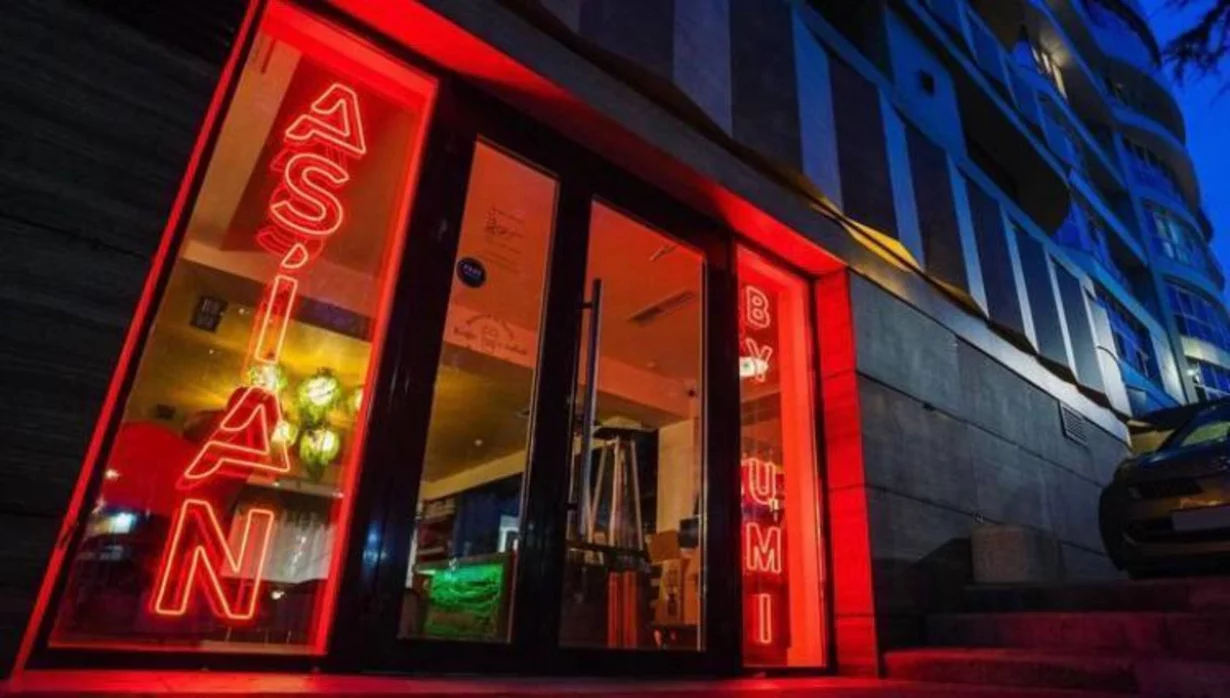 Интерьер/Экстерьер/Банкетная зона/Бар/Стол для двоих/Вход/Главный зал/Lounge зона ресторан Asian by Umi фото