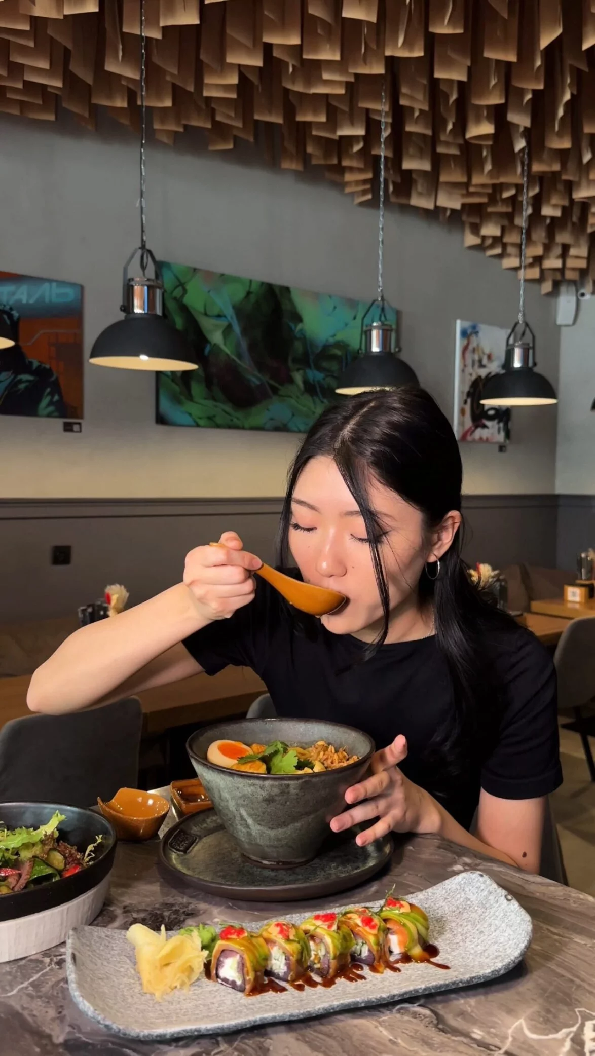 Интерьер/Экстерьер/Банкетная зона/Бар/Стол для двоих/Вход/Главный зал/Lounge зона кафе Ramen Ten фото