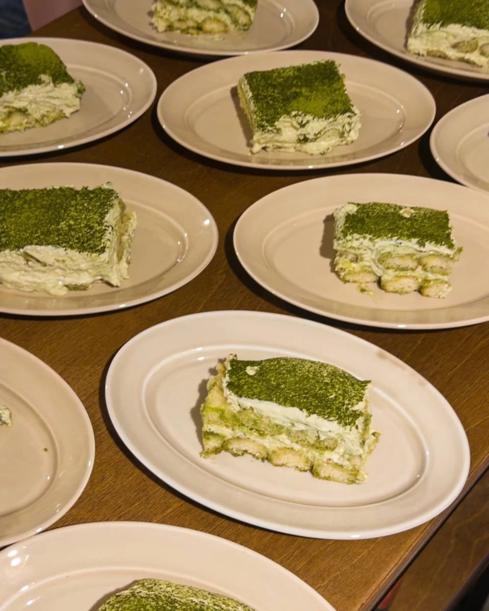 Интерьер/Экстерьер/Банкетная зона/Бар/Стол для двоих/Вход/Главный зал/Lounge зона кафе Кусацу фото