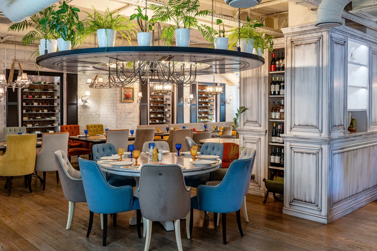 Интерьер/Экстерьер/Банкетная зона/Бар/Стол для двоих/Вход/Главный зал/Lounge зона ресторан Maturo Tomato фото