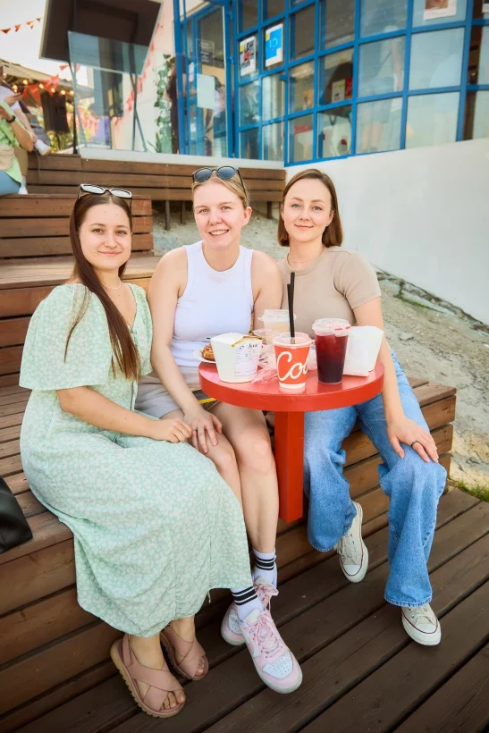 Интерьер/Экстерьер/Банкетная зона/Бар/Стол для двоих/Вход/Главный зал/Lounge зона кафе Совок фото