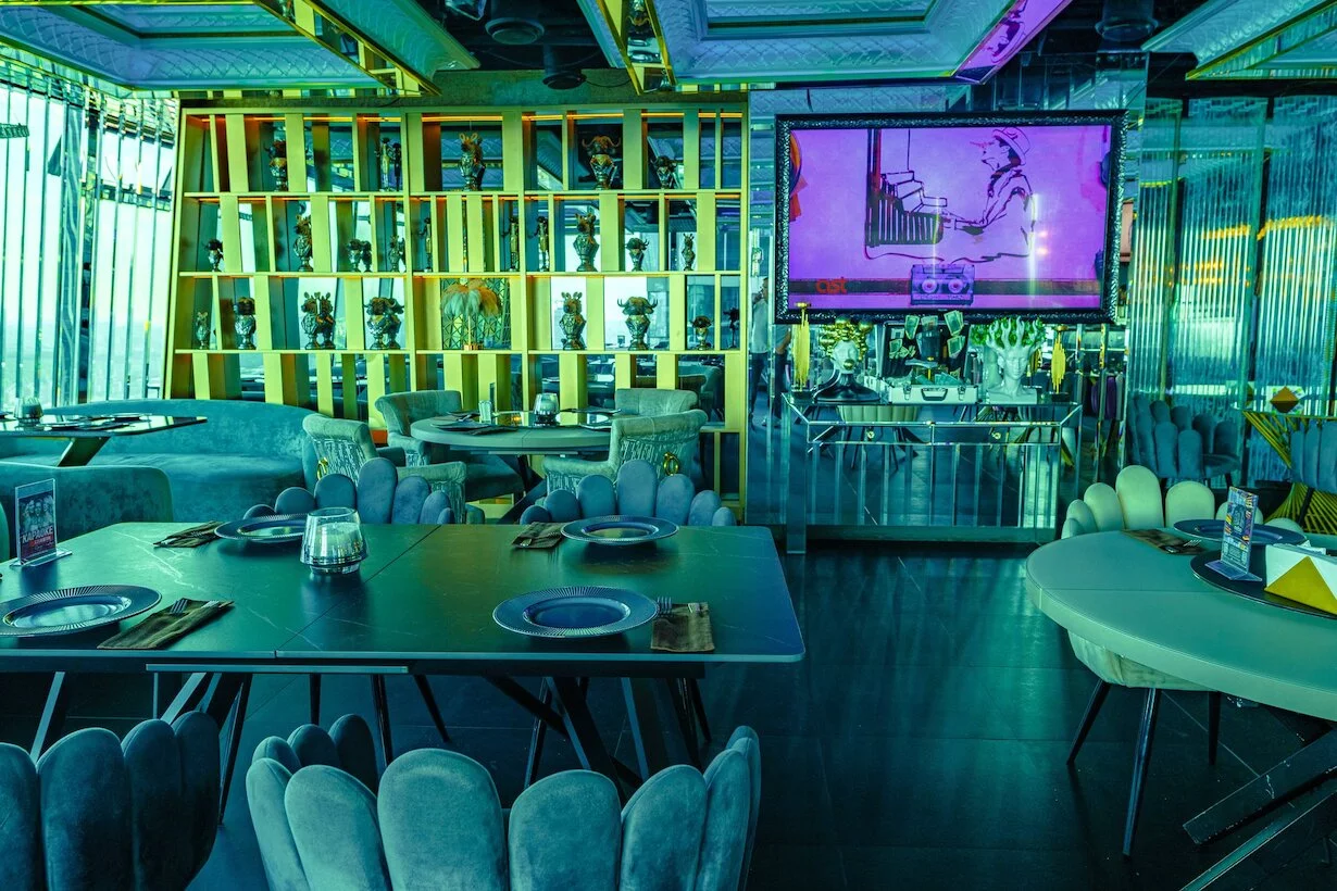 Интерьер/Экстерьер/Банкетная зона/Бар/Стол для двоих/Вход/Главный зал/Lounge зона лаунж Nebo Lounge&Bar фото