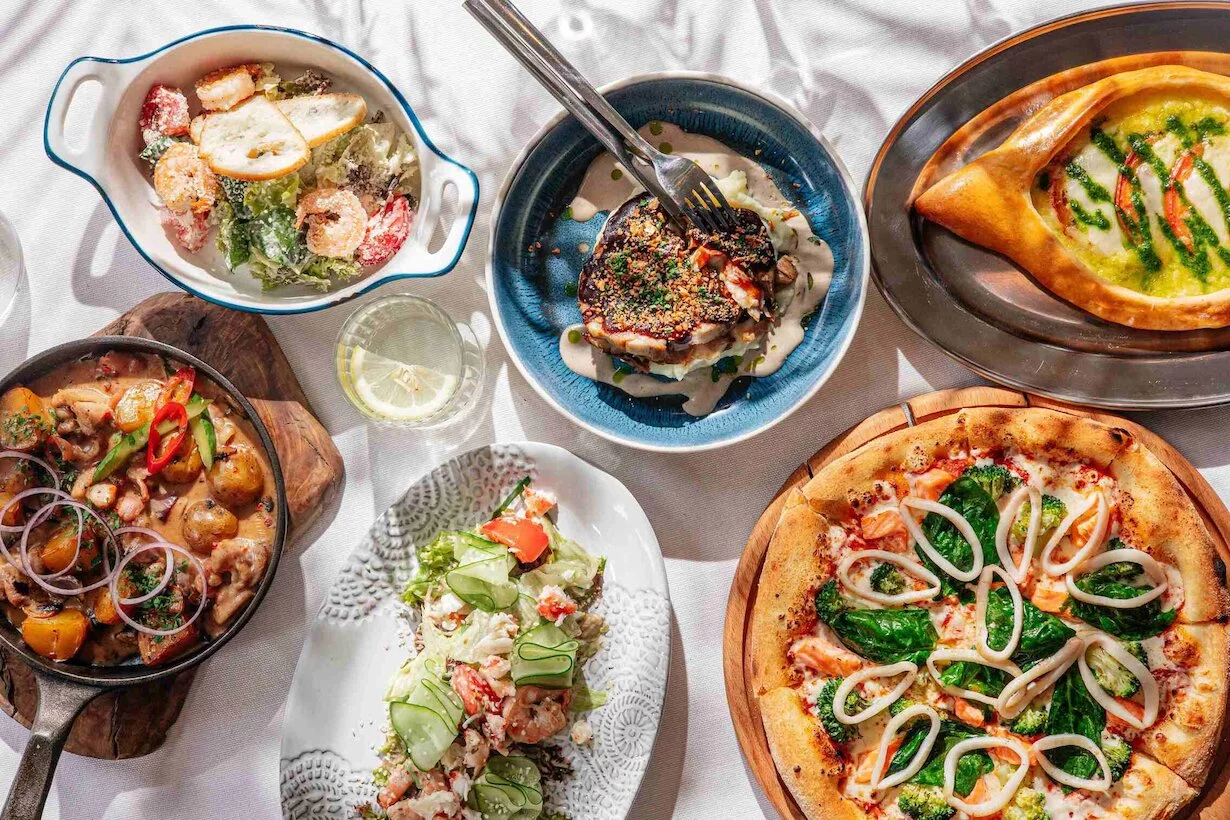 Интерьер/Экстерьер/Банкетная зона/Бар/Стол для двоих/Вход/Главный зал/Lounge зона ресторан Город 812 фото