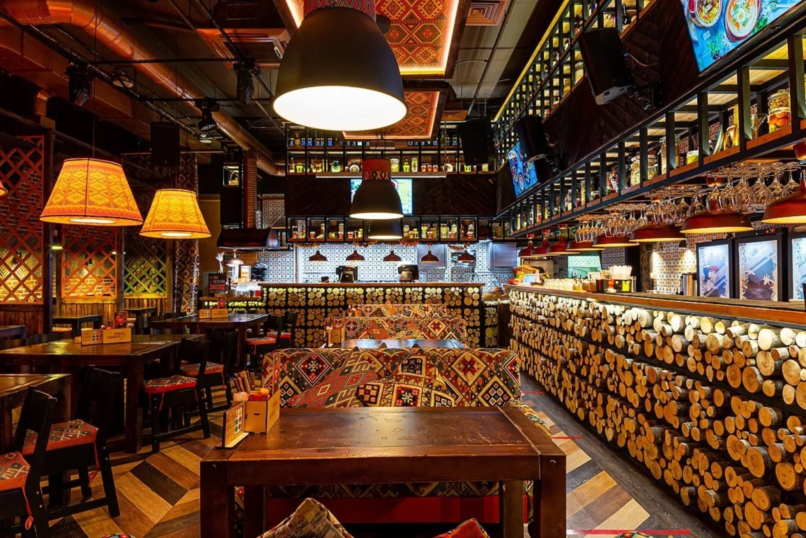 Интерьер/Экстерьер/Банкетная зона/Бар/Стол для двоих/Вход/Главный зал/Lounge зона ресторан ПхалиХинкали фото