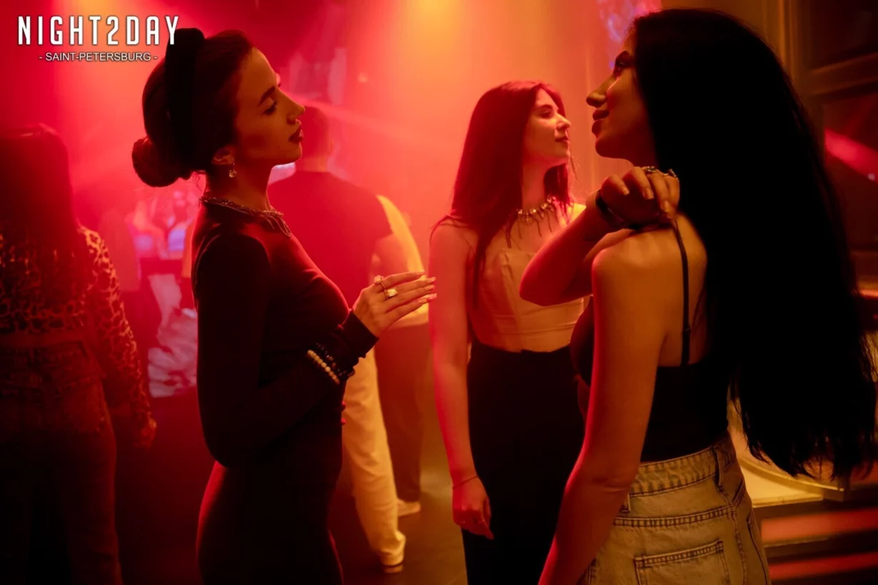 Интерьер/Экстерьер/Банкетная зона/Бар/Стол для двоих/Вход/Главный зал/Lounge зона клуб Project фото