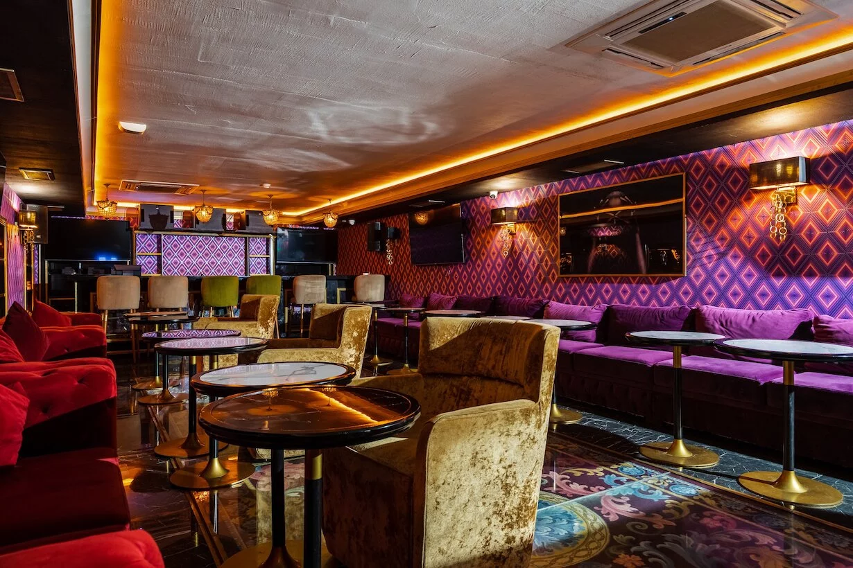 Интерьер/Экстерьер/Банкетная зона/Бар/Стол для двоих/Вход/Главный зал/Lounge зона клуб Project фото