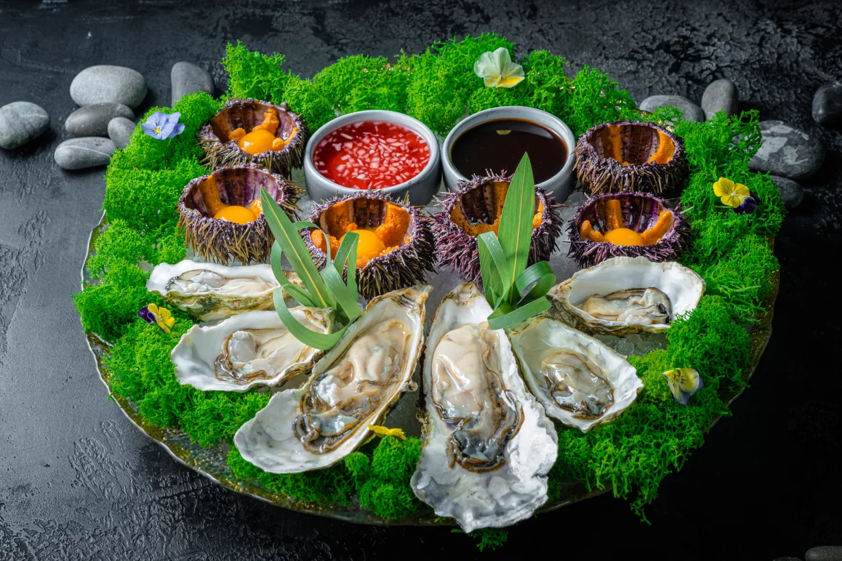 Интерьер/Экстерьер/Банкетная зона/Бар/Стол для двоих/Вход/Главный зал/Lounge зона ресторан Bluefin Sushi Oysters фото