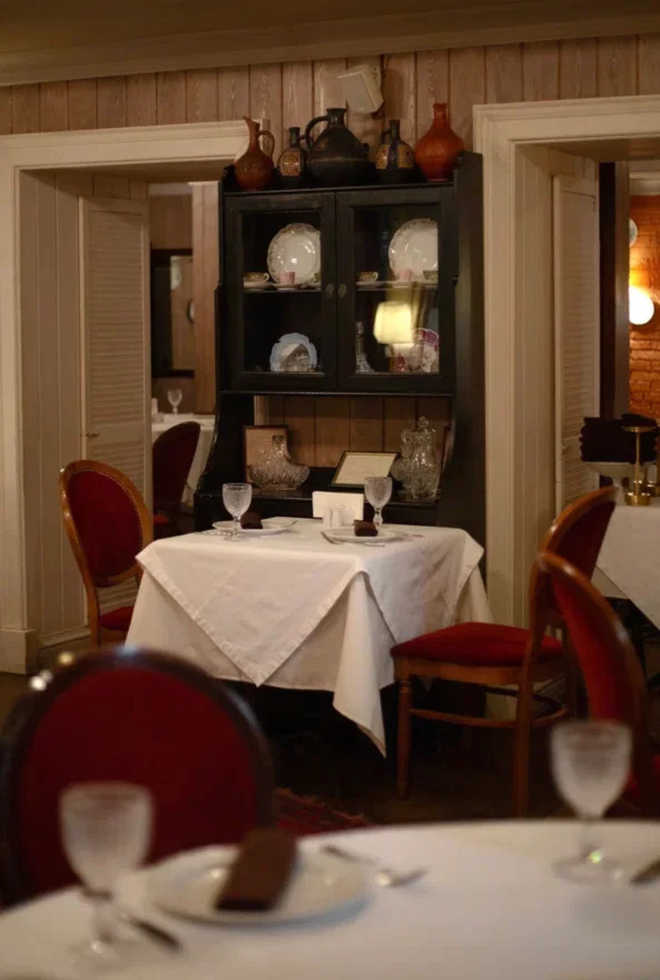 Интерьер/Экстерьер/Банкетная зона/Бар/Стол для двоих/Вход/Главный зал/Lounge зона ресторан Сахли фото