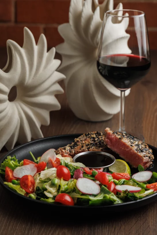 Интерьер/Экстерьер/Банкетная зона/Бар/Стол для двоих/Вход/Главный зал/Lounge зона кафе Мидийный дом фото