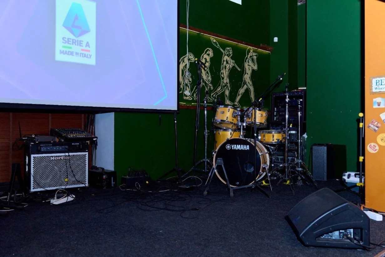 Интерьер/Экстерьер/Банкетная зона/Бар/Стол для двоих/Вход/Главный зал/Lounge зона бар Pivzavod77 фото