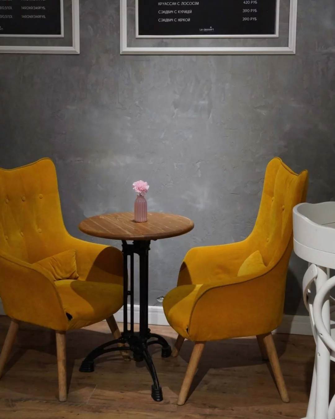 Интерьер/Экстерьер/Банкетная зона/Бар/Стол для двоих/Вход/Главный зал/Lounge зона кондитерская Le dessert фото