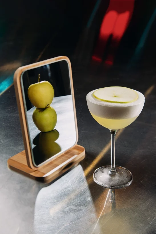 Интерьер/Экстерьер/Банкетная зона/Бар/Стол для двоих/Вход/Главный зал/Lounge зона бар Midnight Cocktail Club фото