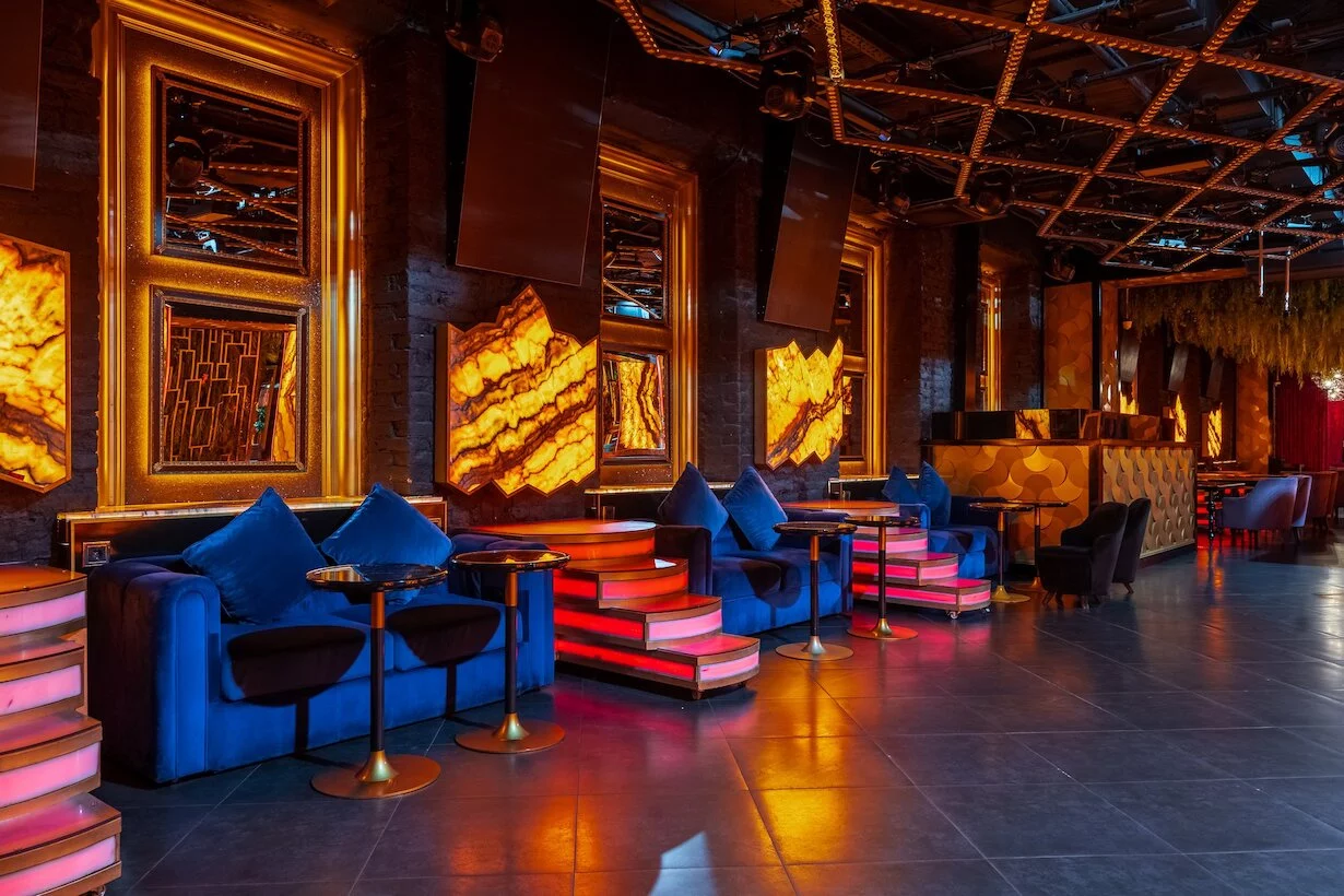 Интерьер/Экстерьер/Банкетная зона/Бар/Стол для двоих/Вход/Главный зал/Lounge зона клуб Project фото