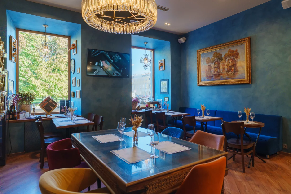 Интерьер/Экстерьер/Банкетная зона/Бар/Стол для двоих/Вход/Главный зал/Lounge зона ресторан Sapori di Italia фото