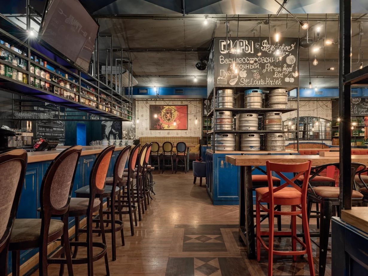 Интерьер/Экстерьер/Банкетная зона/Бар/Стол для двоих/Вход/Главный зал/Lounge зона гастробар Залечь на дно в Гамбург фото