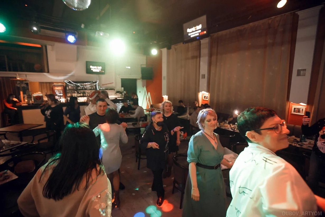 Интерьер/Экстерьер/Банкетная зона/Бар/Стол для двоих/Вход/Главный зал/Lounge зона караоке-клуб Sound Hall фото