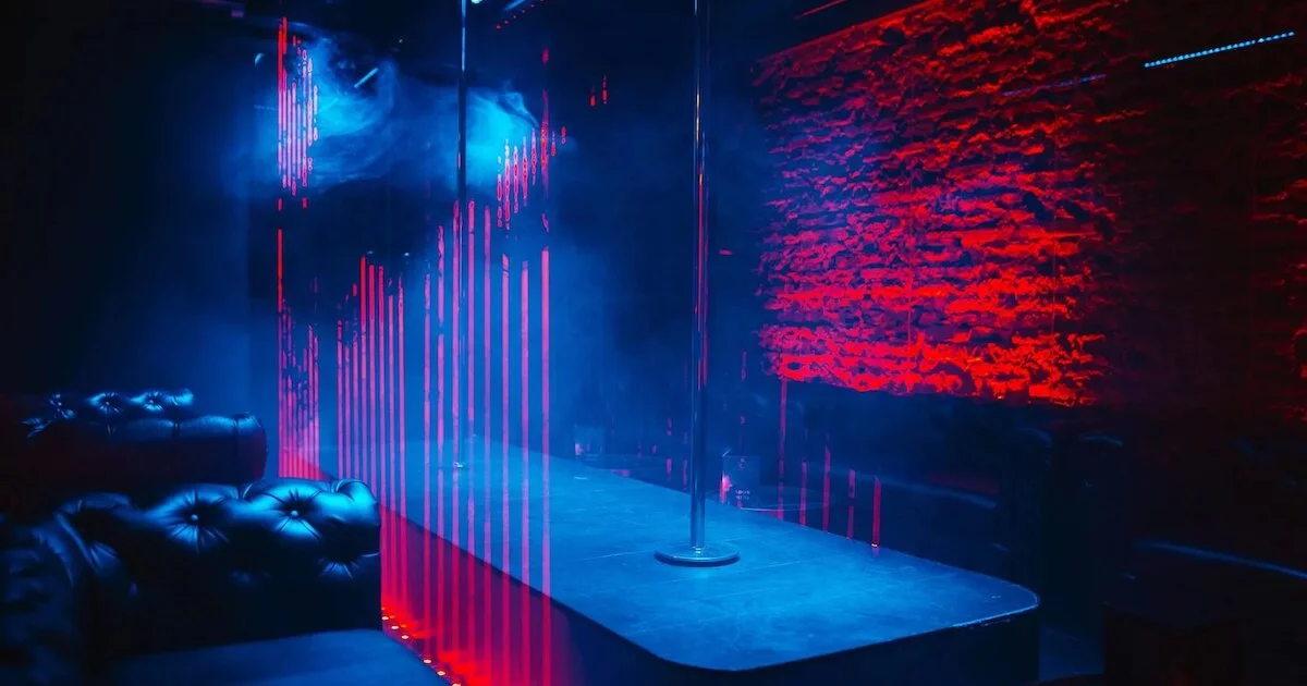 Клуб «X.O. Men's Club» / «хо менс клаб», Санкт-Петербург: бронирование ...