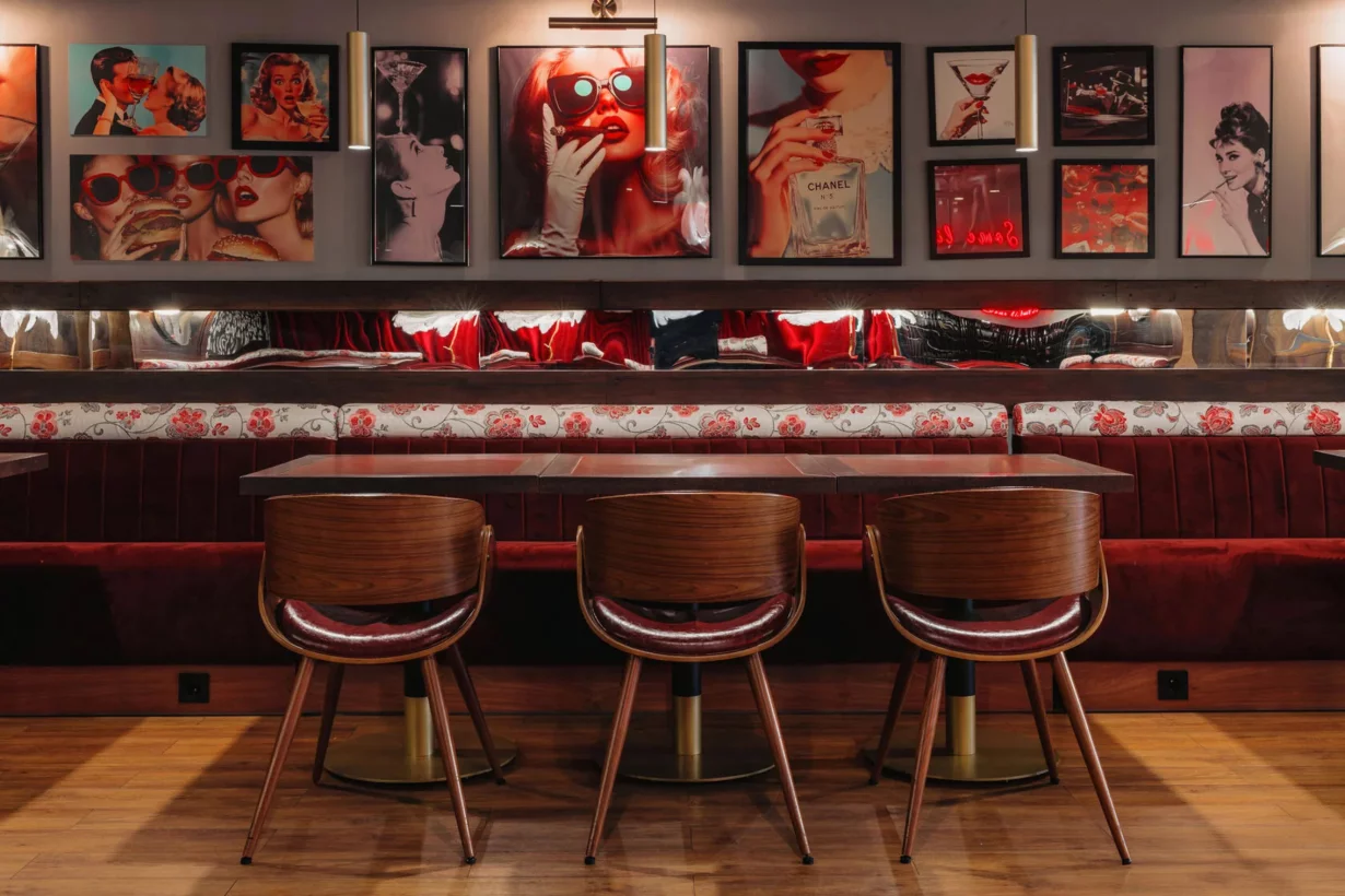 Интерьер/Экстерьер/Банкетная зона/Бар/Стол для двоих/Вход/Главный зал/Lounge зона бар Groodki фото