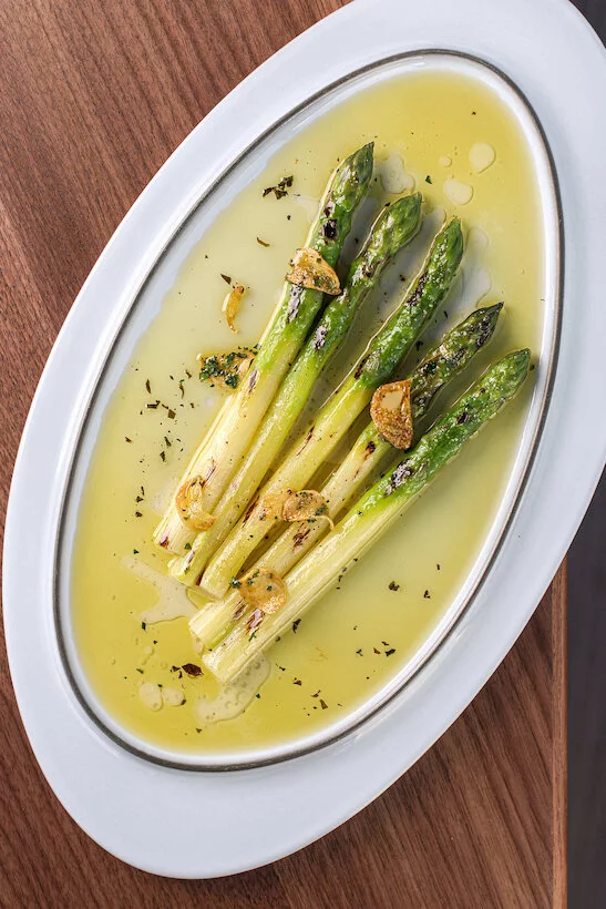 Интерьер/Экстерьер/Банкетная зона/Бар/Стол для двоих/Вход/Главный зал/Lounge зона банкетный зал Mooring фото