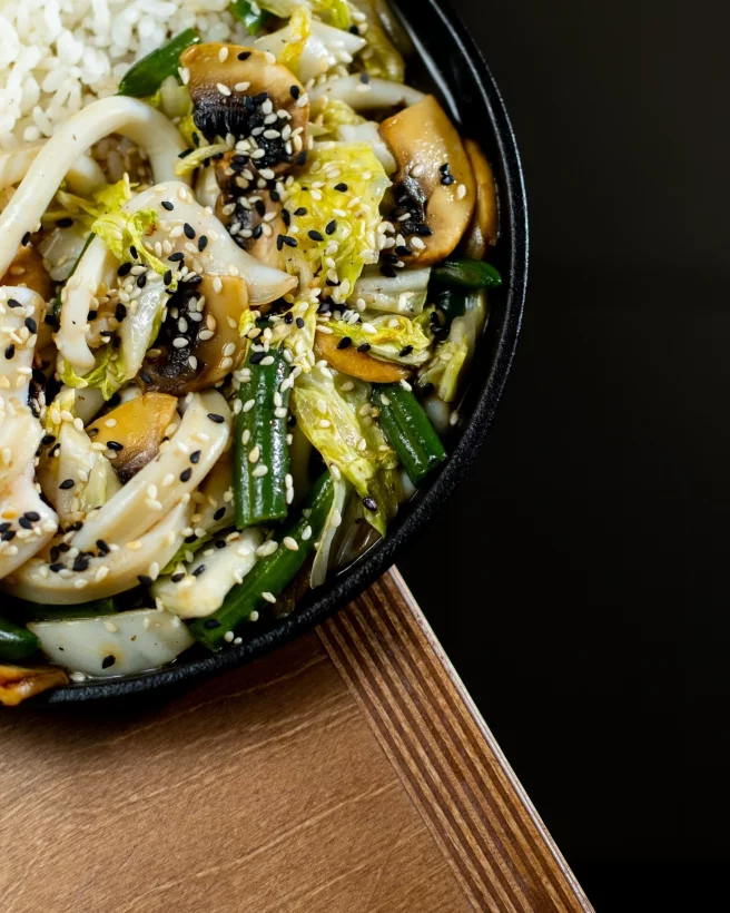 Интерьер/Экстерьер/Банкетная зона/Бар/Стол для двоих/Вход/Главный зал/Lounge зона кафе Кухня Ли фото