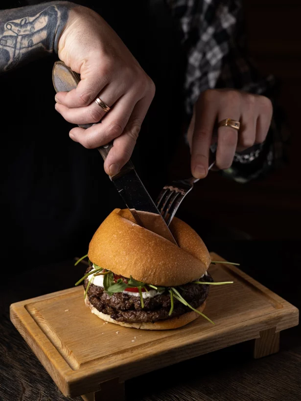 Интерьер/Экстерьер/Банкетная зона/Бар/Стол для двоих/Вход/Главный зал/Lounge зона стейк-хаус Рыбы нет фото