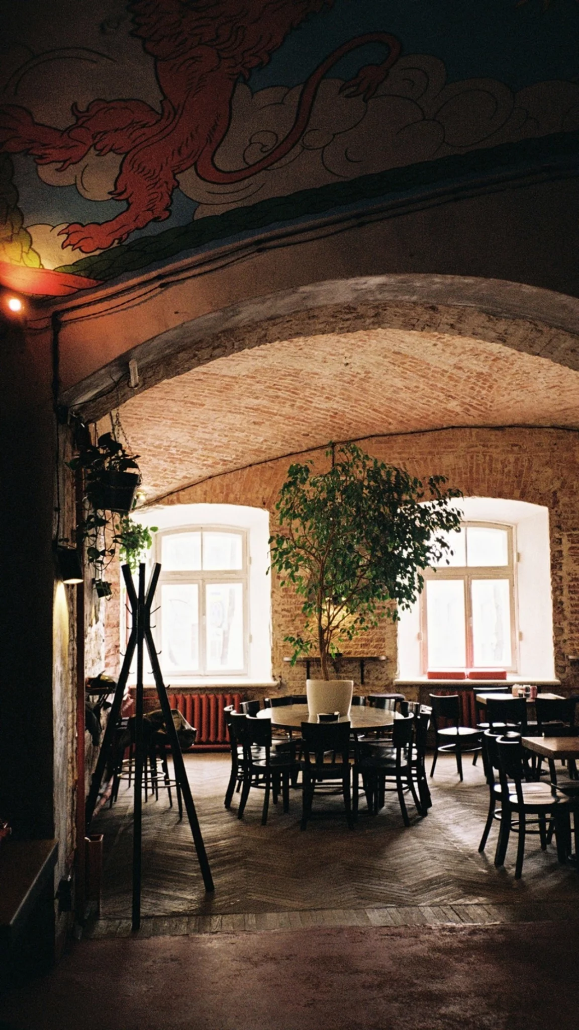 Интерьер/Экстерьер/Банкетная зона/Бар/Стол для двоих/Вход/Главный зал/Lounge зона бар Escapist фото