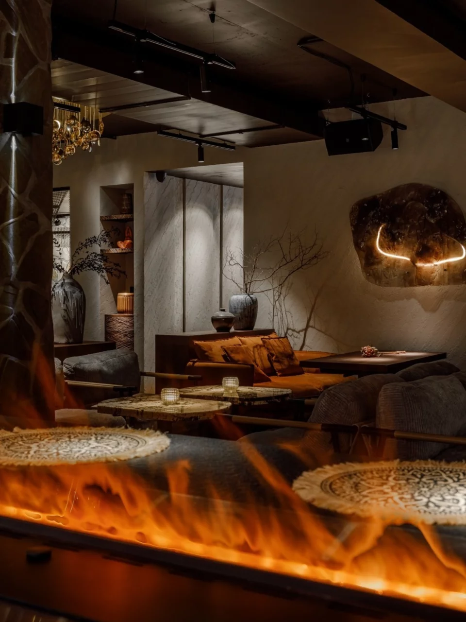 Интерьер/Экстерьер/Банкетная зона/Бар/Стол для двоих/Вход/Главный зал/Lounge зона бар Лед и пламя фото