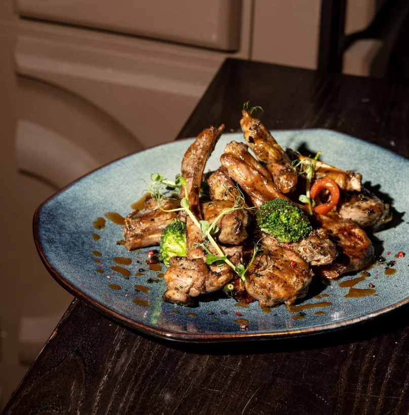 Интерьер/Экстерьер/Банкетная зона/Бар/Стол для двоих/Вход/Главный зал/Lounge зона ресторан Графский парк фото