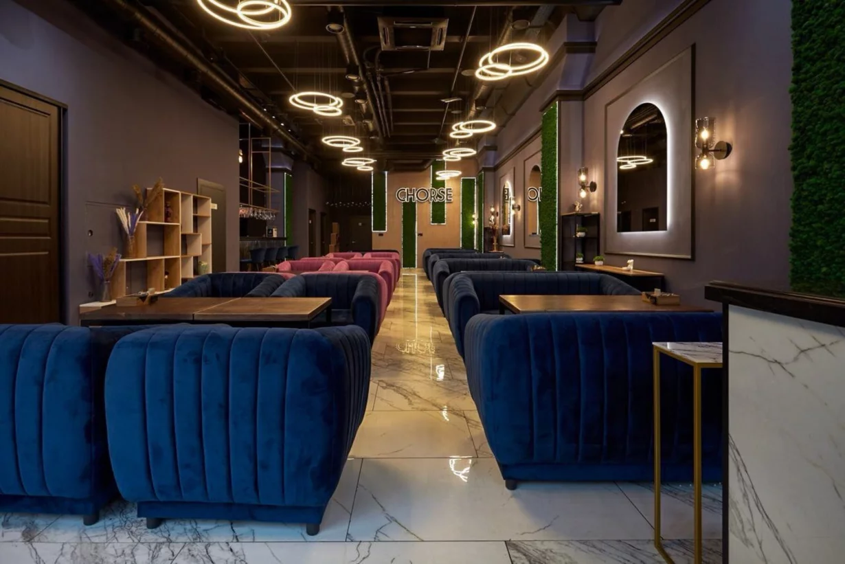 Интерьер/Экстерьер/Банкетная зона/Бар/Стол для двоих/Вход/Главный зал/Lounge зона лаунж Chorse Lounge фото
