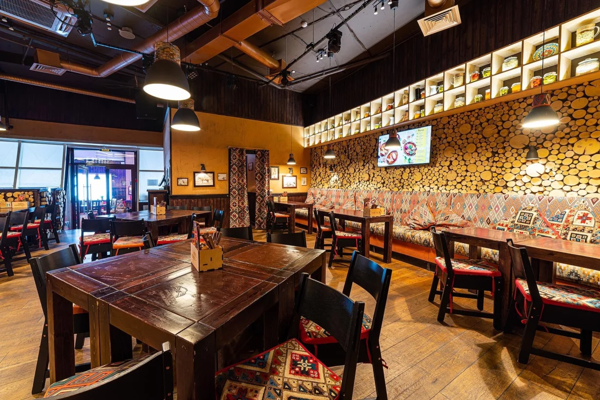 Интерьер/Экстерьер/Банкетная зона/Бар/Стол для двоих/Вход/Главный зал/Lounge зона ресторан ПхалиХинкали фото