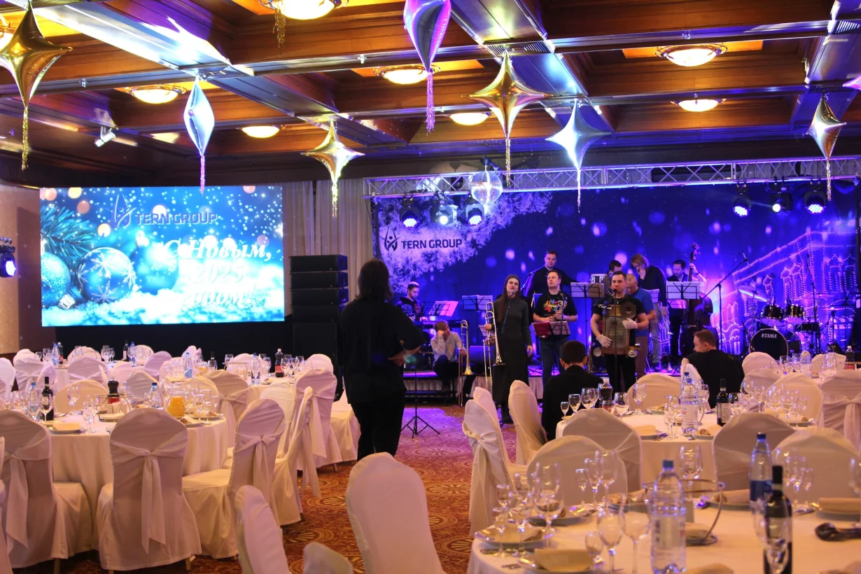 Интерьер/Экстерьер/Банкетная зона/Бар/Стол для двоих/Вход/Главный зал/Lounge зона банкетный зал Банкетные залы «Президент-Отеля» фото