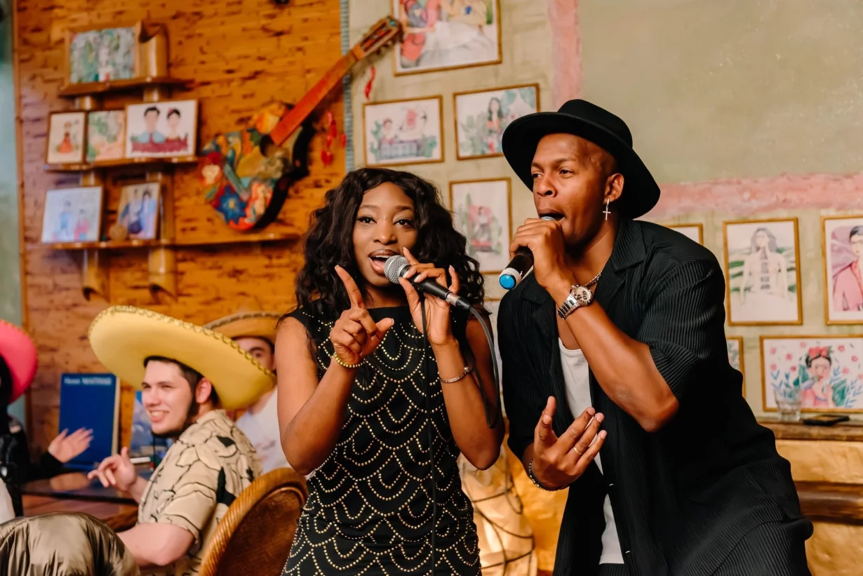 Интерьер/Экстерьер/Банкетная зона/Бар/Стол для двоих/Вход/Главный зал/Lounge зона кафе Фрида фото