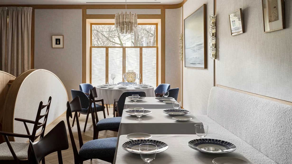 Интерьер/Экстерьер/Банкетная зона/Бар/Стол для двоих/Вход/Главный зал/Lounge зона ресторан Leo фото