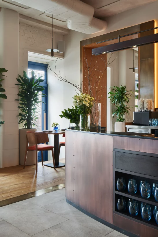 Интерьер/Экстерьер/Банкетная зона/Бар/Стол для двоих/Вход/Главный зал/Lounge зона ресторан Sixty Four фото