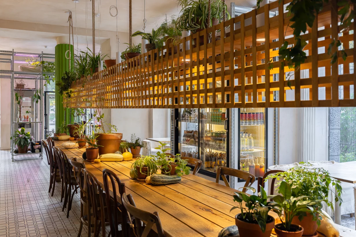 Интерьер/Экстерьер/Банкетная зона/Бар/Стол для двоих/Вход/Главный зал/Lounge зона ресторан Animals фото