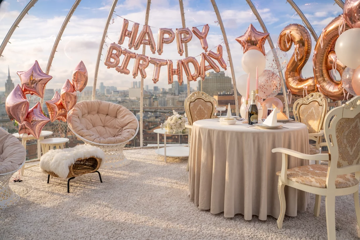 Интерьер/Экстерьер/Банкетная зона/Бар/Стол для двоих/Вход/Главный зал/Lounge зона лофт One Love фото