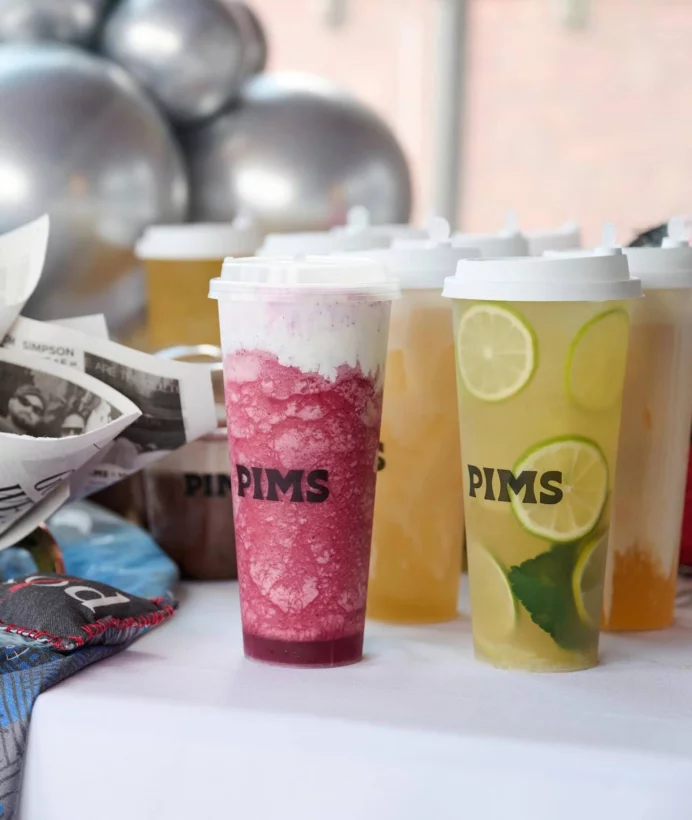 Интерьер/Экстерьер/Банкетная зона/Бар/Стол для двоих/Вход/Главный зал/Lounge зона корнер Pims фото