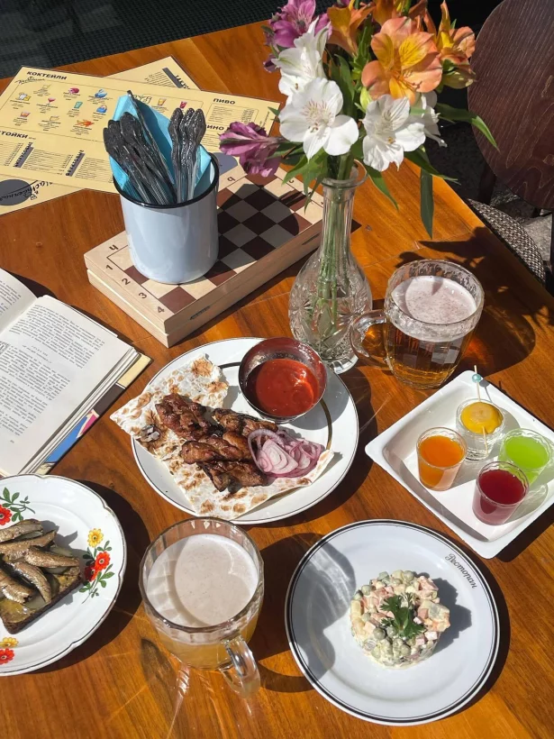 Интерьер/Экстерьер/Банкетная зона/Бар/Стол для двоих/Вход/Главный зал/Lounge зона рюмочная Настоечная фото