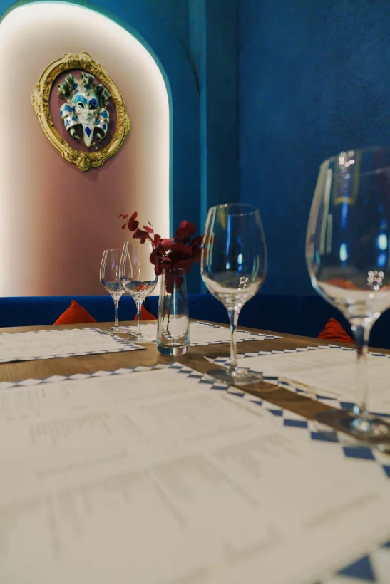 Интерьер/Экстерьер/Банкетная зона/Бар/Стол для двоих/Вход/Главный зал/Lounge зона ресторан Sapori di Italia фото