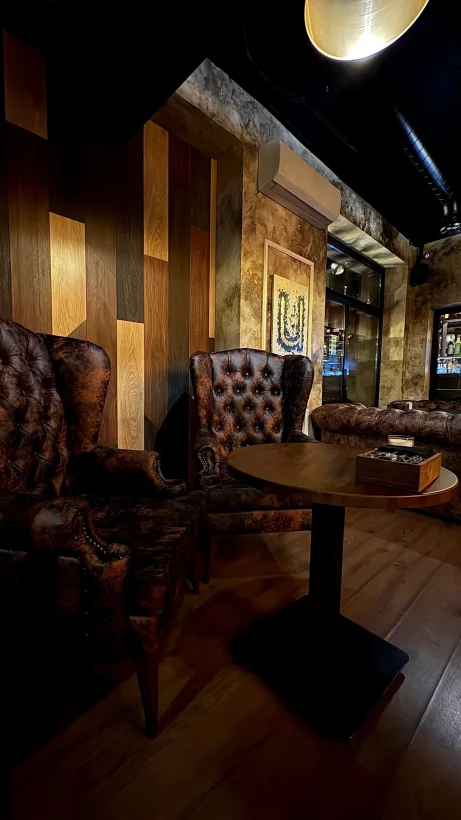 Интерьер/Экстерьер/Банкетная зона/Бар/Стол для двоих/Вход/Главный зал/Lounge зона лаунж Chorse Lounge фото