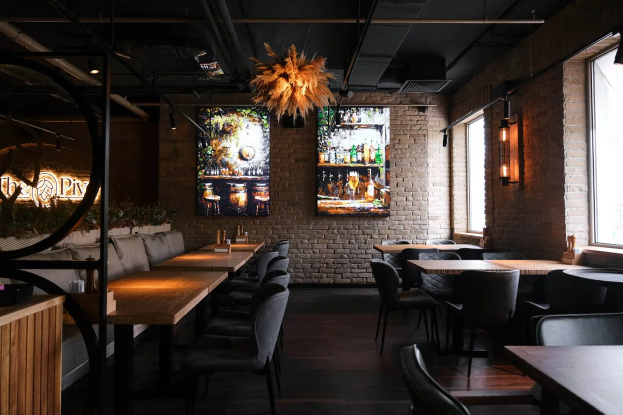 Интерьер/Экстерьер/Банкетная зона/Бар/Стол для двоих/Вход/Главный зал/Lounge зона ресторан The Pivo фото