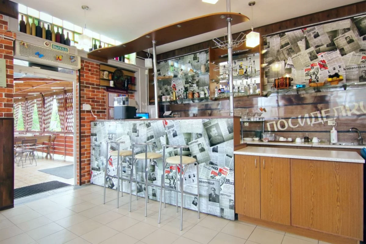 Интерьер/Экстерьер/Банкетная зона/Бар/Стол для двоих/Вход/Главный зал/Lounge зона кафе Угли и мясо фото