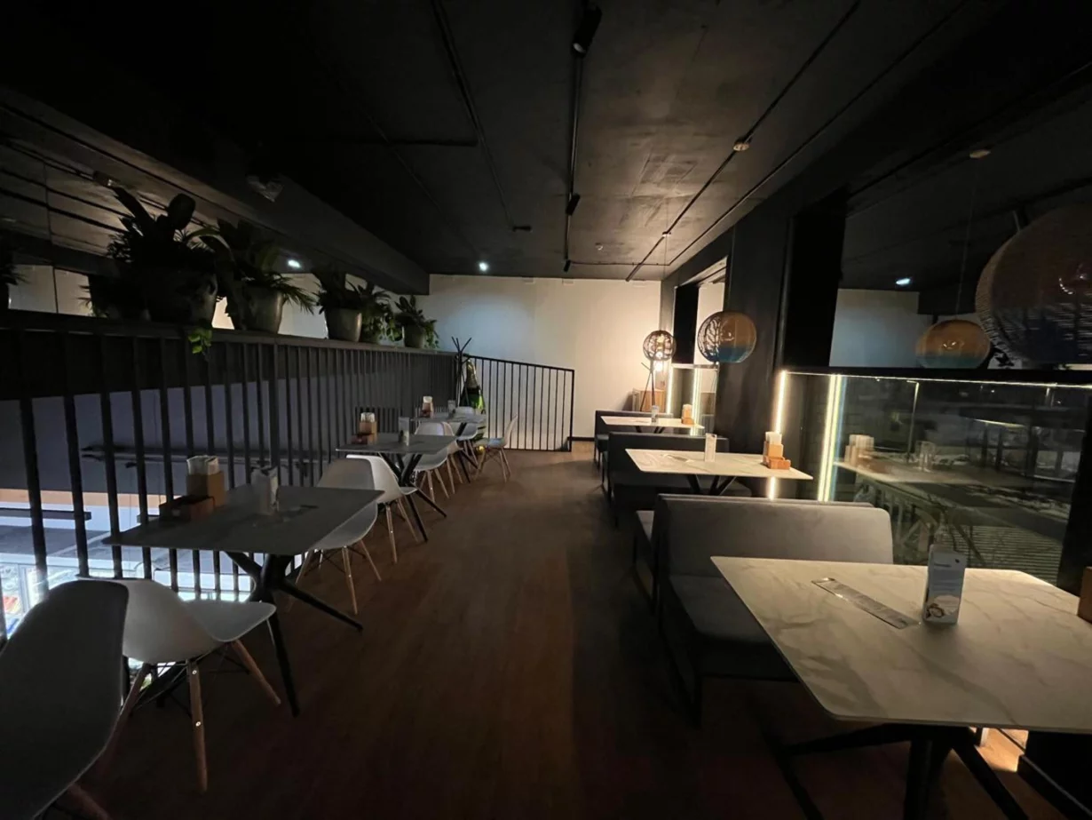 Интерьер/Экстерьер/Банкетная зона/Бар/Стол для двоих/Вход/Главный зал/Lounge зона гастробар Деликатеска фото