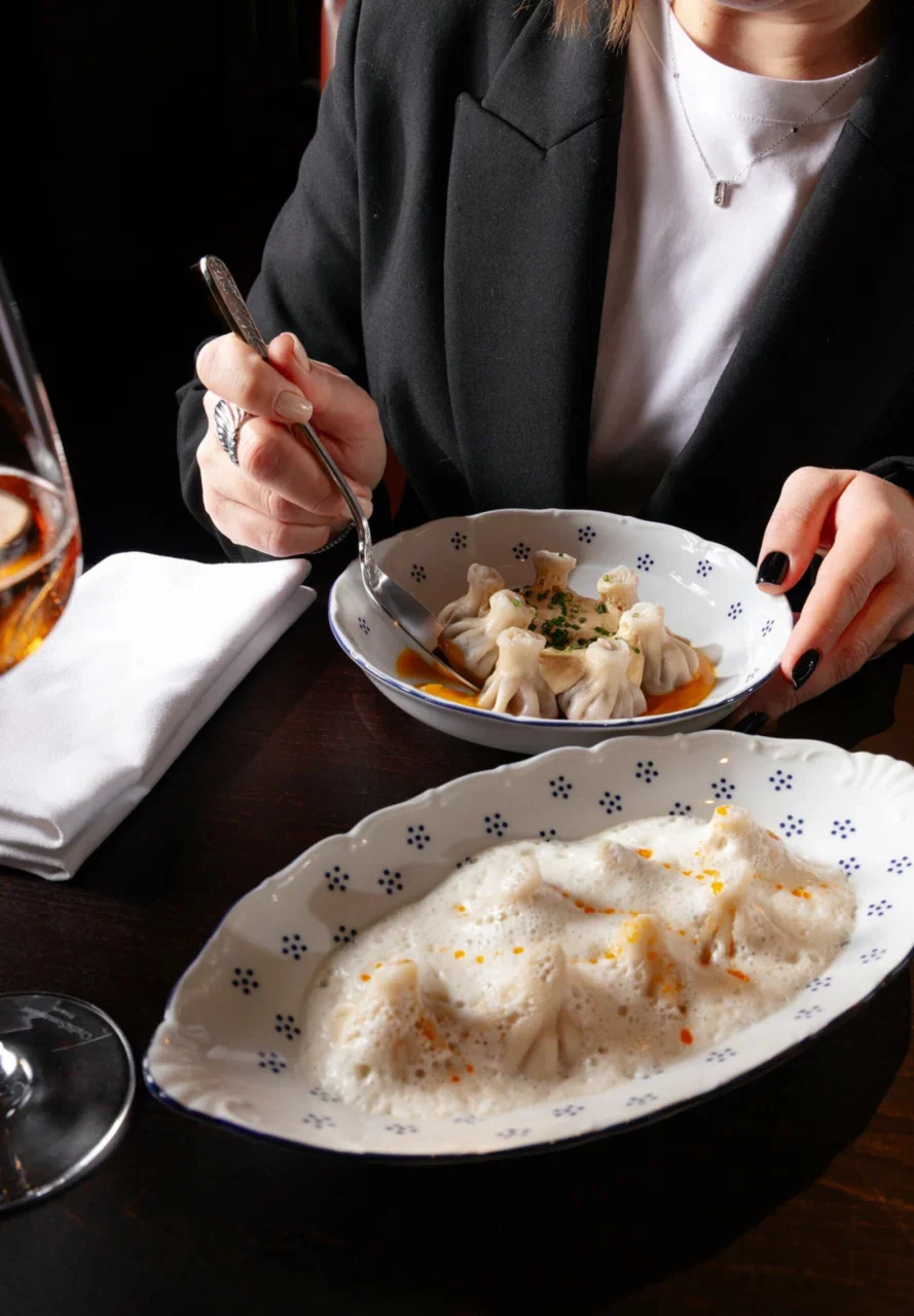 Интерьер/Экстерьер/Банкетная зона/Бар/Стол для двоих/Вход/Главный зал/Lounge зона ресторан Pádre Khinkali фото