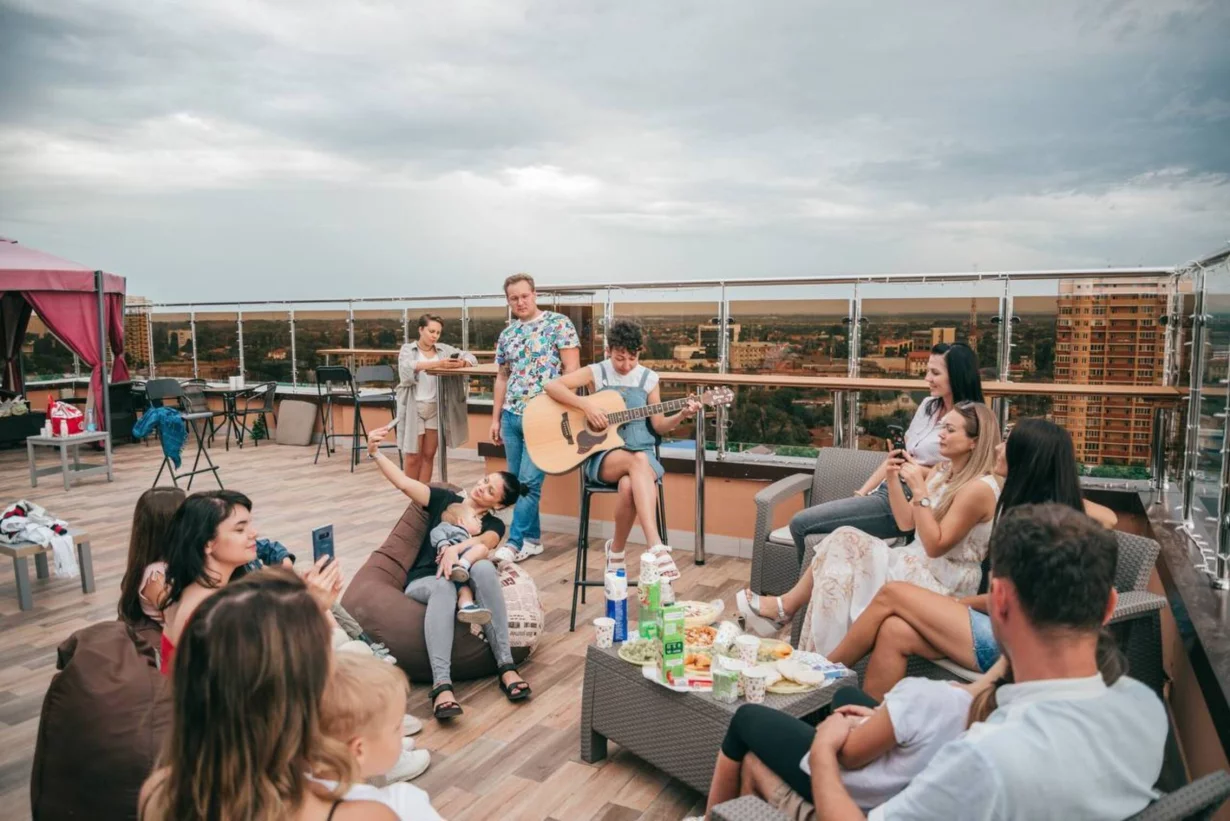 Интерьер/Экстерьер/Банкетная зона/Бар/Стол для двоих/Вход/Главный зал/Lounge зона банкетный зал Капитан неба фото