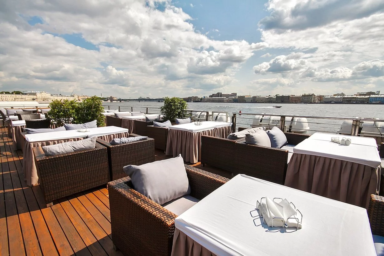 Интерьер/Экстерьер/Банкетная зона/Бар/Стол для двоих/Вход/Главный зал/Lounge зона ресторан Волга-Волга фото